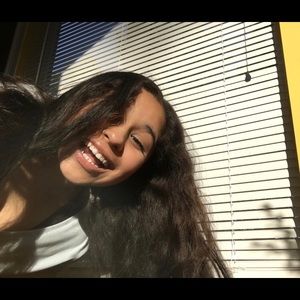 Meet your Posher, Lesly